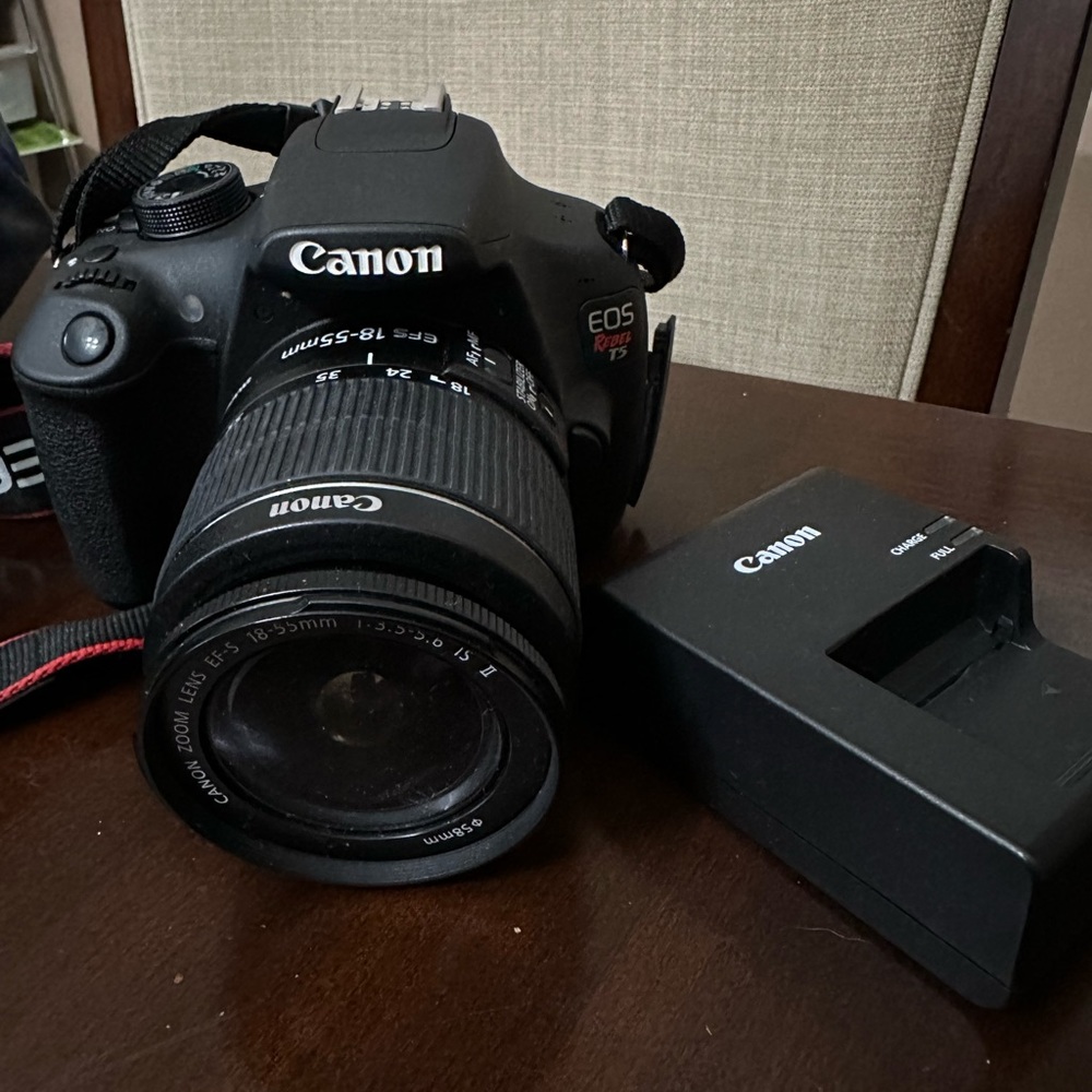 Canon EOS Rebel T5 DSLR